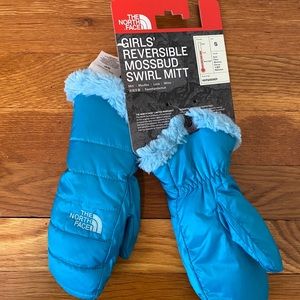 Northface NWT Reversible Mitten- Youth Small